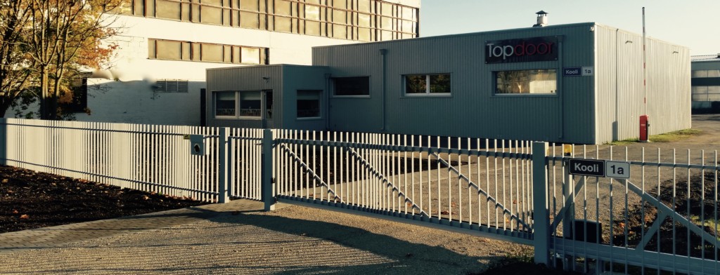 Topdoor piirdeaed, liugvärav, metallaed, väravaautomaatika