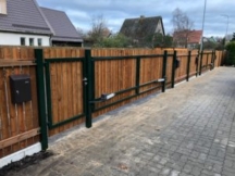 betoonsokliga sügavimmutatud lippaed koos väravatega, tiibväravad, piirdeaed, jalgvärav, puitaed